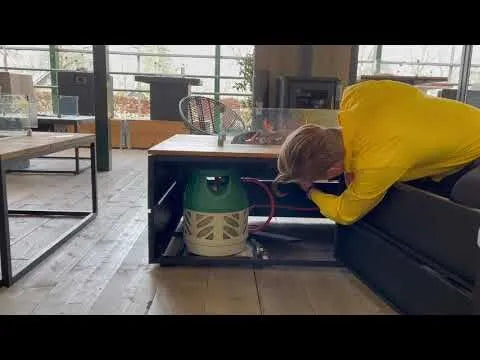 Cosi | Feuerstelle Cosipure 100 | Schwarzer Rahmen | Teakholz-Platte