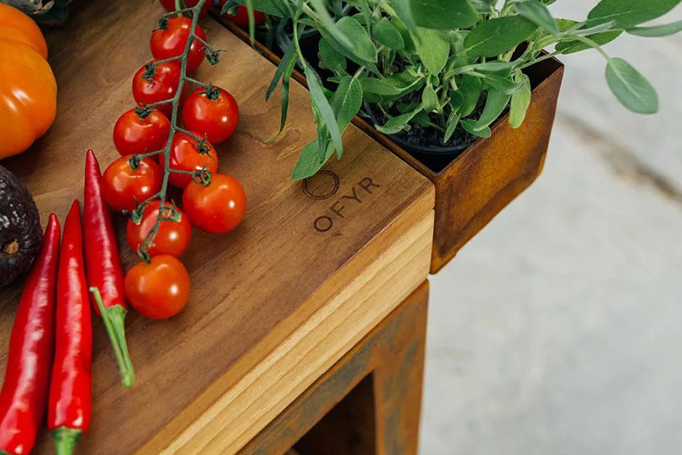 OFYR | Mise en Place Tisch Corten 65 PRO | Teakholz