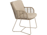 Fabrice tuinstoel van 4 Seasons Outdoor in Latte, van opzij, met gevlochten rug, beige kussens en sledepoten.
