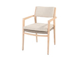 Julia tuinstoel van 4 Seasons Outdoor schuin van voren, met licht houten frame, rechte armleuningen en beige bekleding.