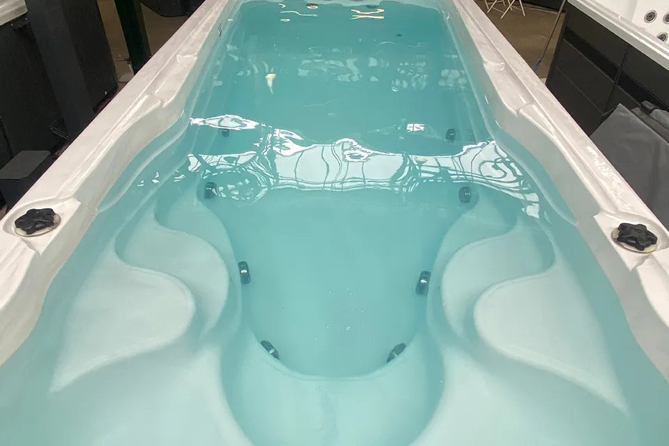 Aquatic 2 Swimspa | Sterling White mit DUNKELGRAU